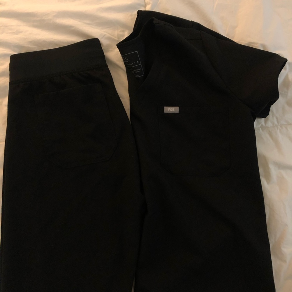 FIGS black scrub set